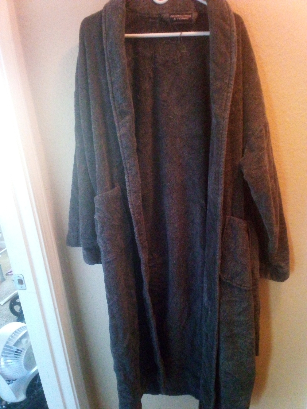 Roundtree & Yorke Dark Gray Plush Bathrobe